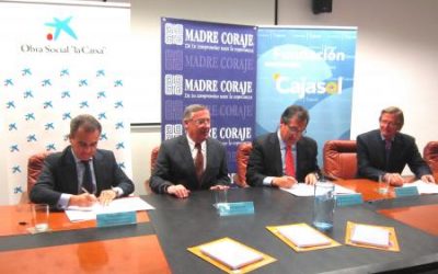 Madre Coraje firma un convenio de colaboración con Fundación Cajasol y la Obra Social la Caixa para contribuir al desarrollo de las familias alpaqueras en Huancavelica