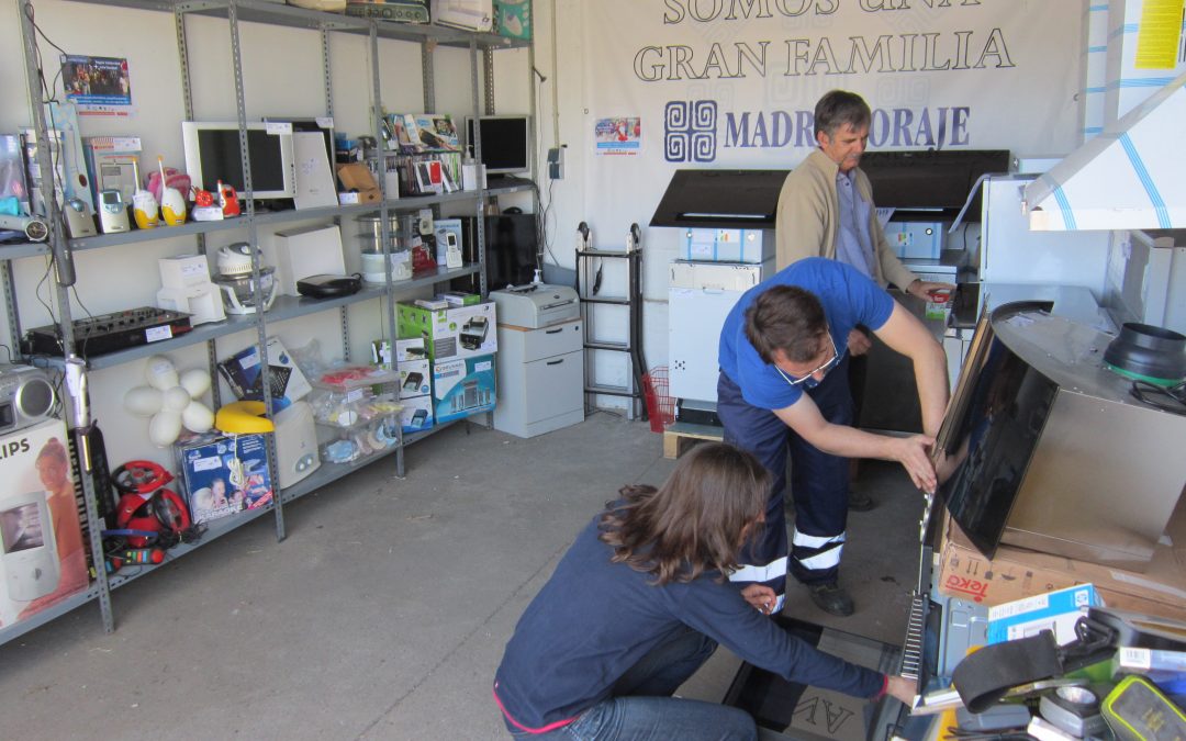 Un convenio entre Madre Coraje, la Fundación Ecolec y Teka fomenta la economía circular dándole una segunda vida a electrodomésticos de calidad