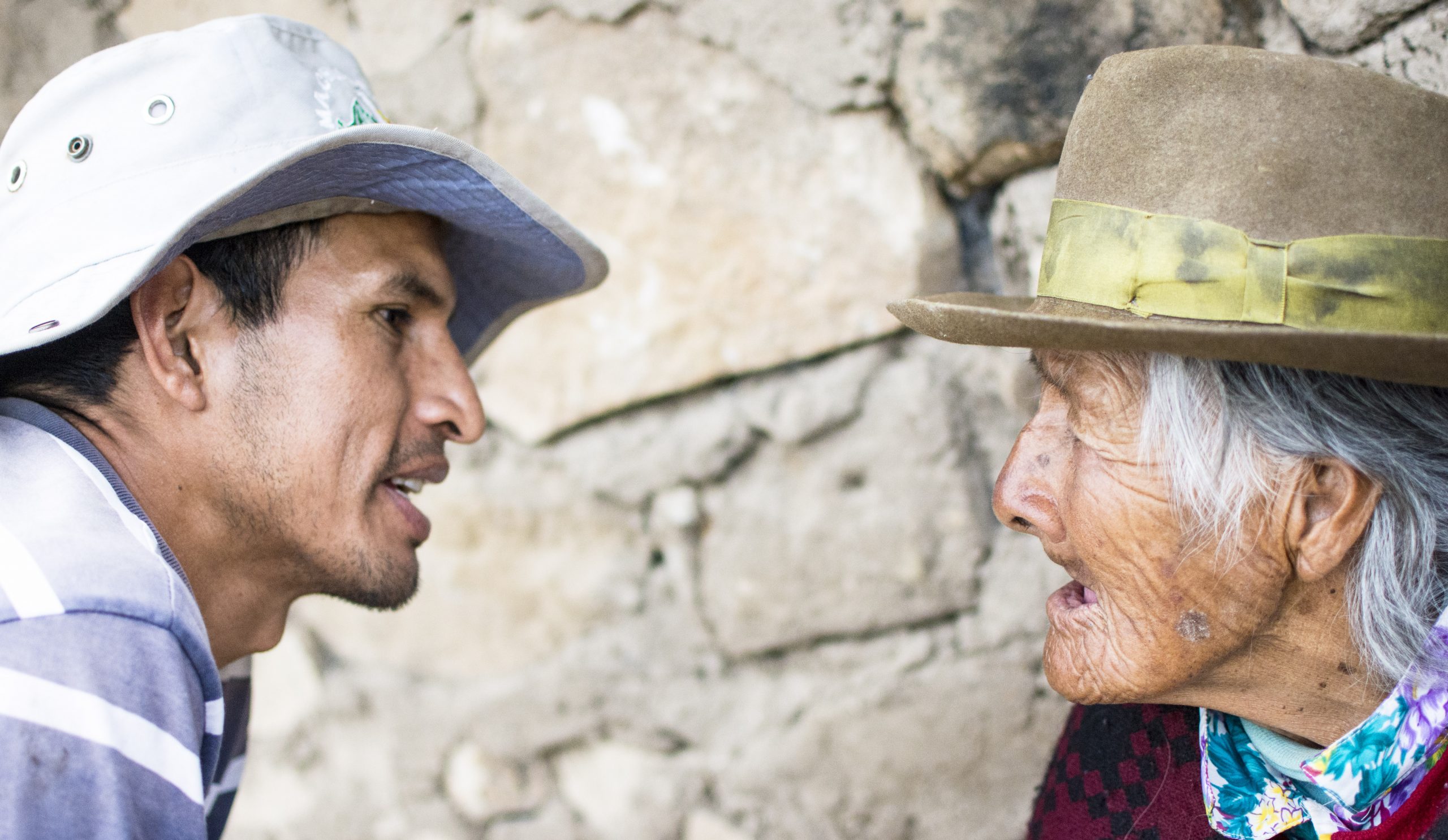 11. P.143 – Abuela y nieto. Comunidad campesina de Canco, distrito de Santa Rosa, provincia de Grau
