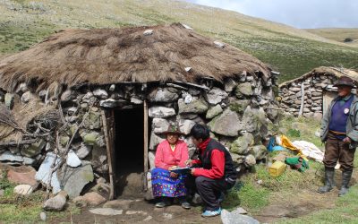 Madre Coraje, Caja Navarra, el Ayuntamiento de Cádiz y 26 familias peruanas combaten la dureza climatológica
