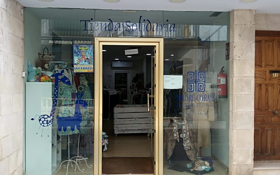 Las Tiendas Solidarias de Madre Coraje en España dieron, en 2018, una segunda vida a 185.000 kilos de ropa y artículos fomentando así la economía circular