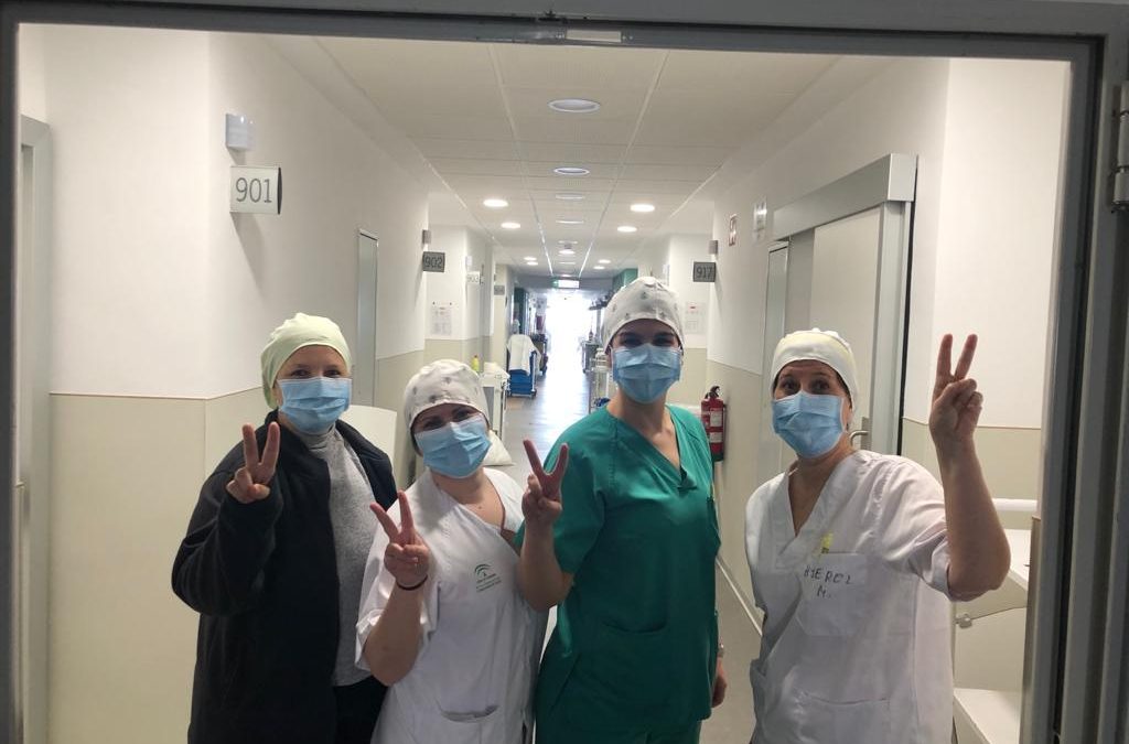 Gorros elaborados por nuestro voluntariado