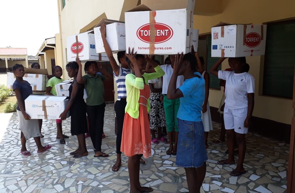 ¡Reanudamos nuestros envíos humanitarios cargando un contenedor con 8.600 kilos de materiales hacia Mozambique!