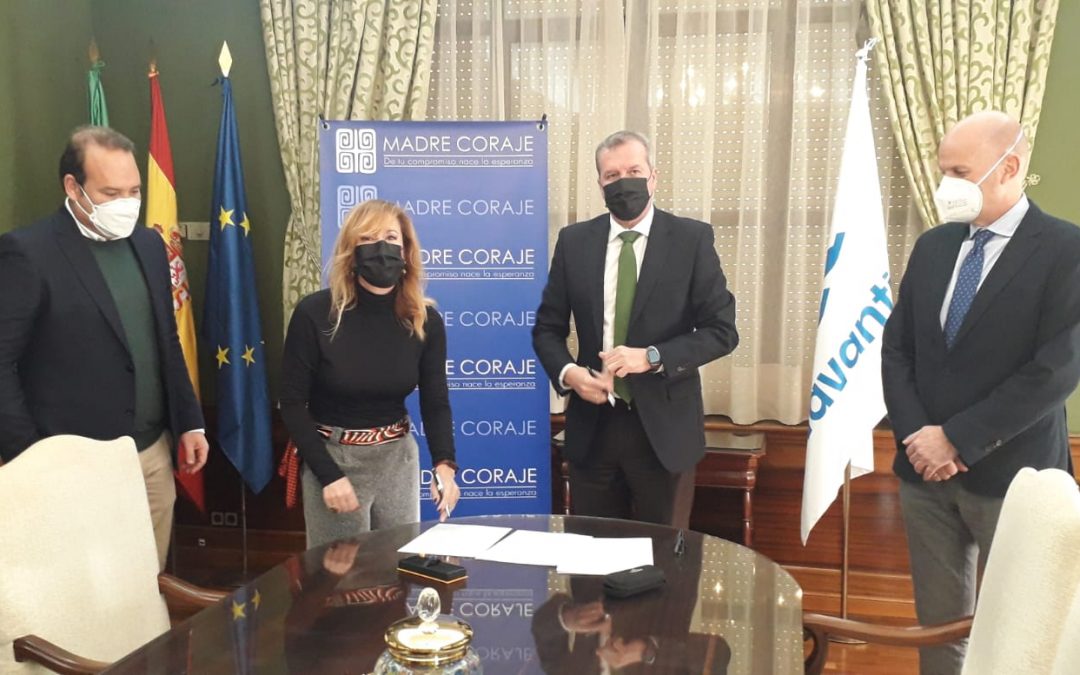 Madre Coraje y Navantia unen esfuerzos para la reutilización y gestión de ropa y calzado usado