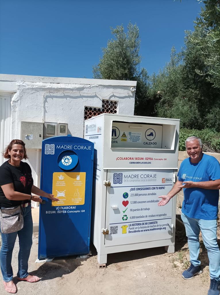 Contenedores Fabiola Romero, Alcaldesa, y Fernando Ferrer, Delegado de Madre Coraje Granada jul2023