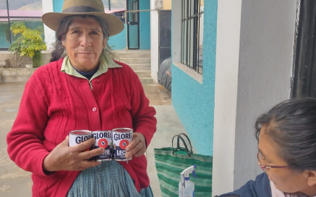 Madre Coraje y el Ayuntamiento de Chiclana entregan kits de alimentos a 70 familias peruanas afectadas por un grave incendio forestal que dejó 7 fallecidos