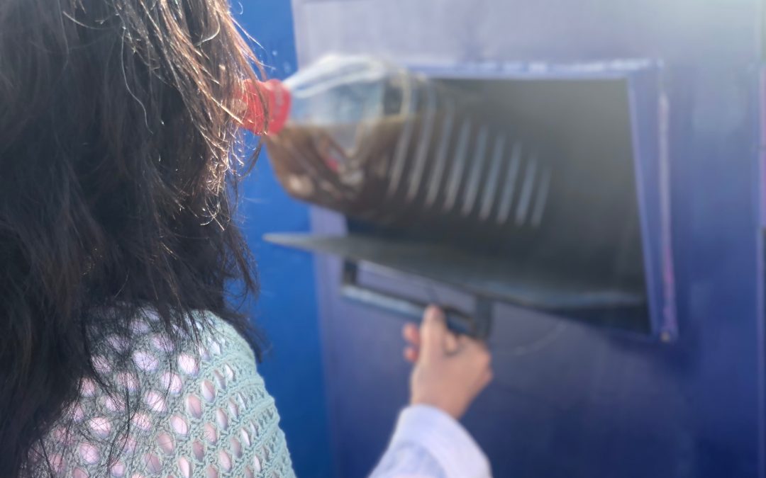 Madre Coraje coloca 31 contenedores de recogida de aceite comestible usado en Alhaurín de la Torre