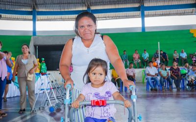 Madre Coraje lleva esperanza y educación a Perú y Mozambique con el envío en 2025 de 108.300 kilos de material humanitario